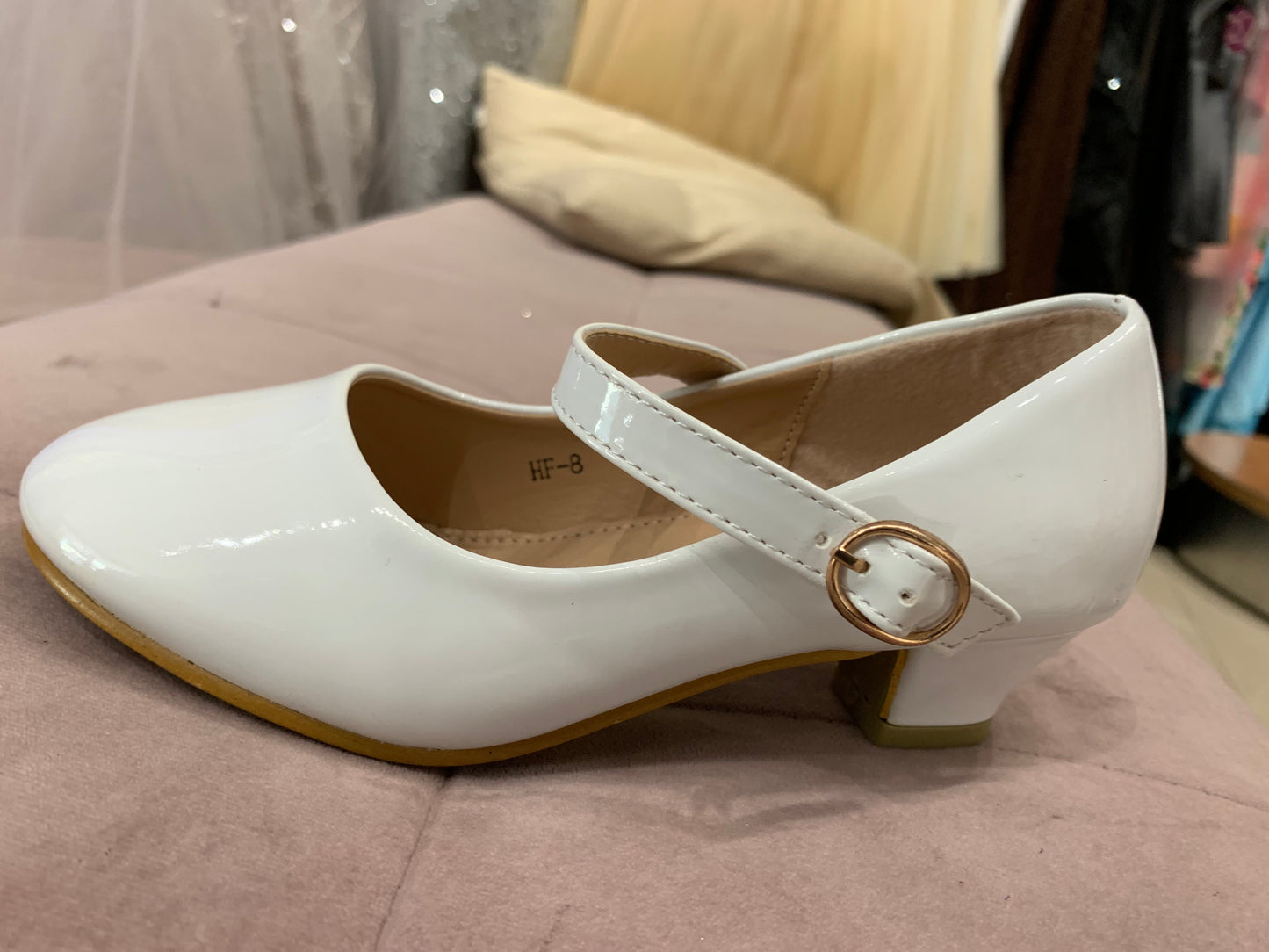 White kitten hills girls shoes